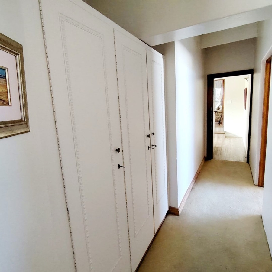 5 Bedroom Property for Sale in Beacon Bay Eastern Cape